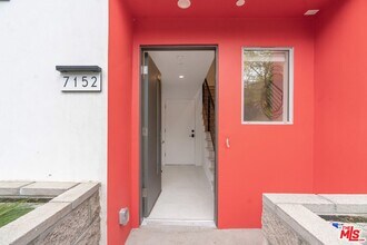 7156 Willoughby Ave in Los Angeles, CA - Building Photo - Building Photo