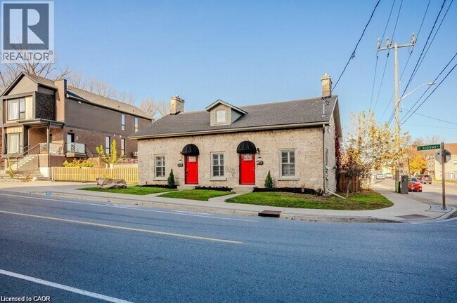 18 St Andrews St in Cambridge, ON - Building Photo - Building Photo