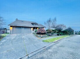 3717 Braeburn Dr NE in Tacoma, WA - Building Photo