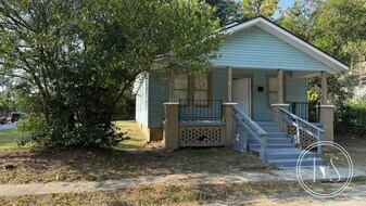 101 W 60th St in Savannah, GA - Building Photo