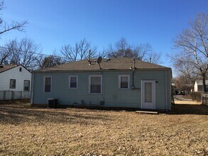 120 Wire Ave in Haysville, KS - Foto de edificio - Building Photo