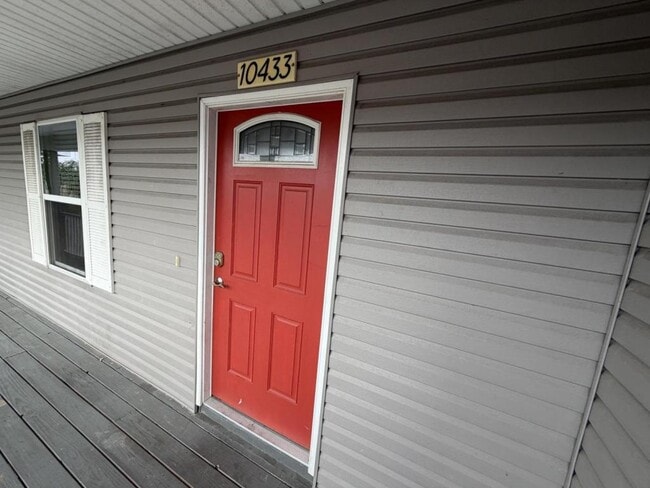 10433 Chalmer St in Spring Hill, FL - Building Photo - Building Photo