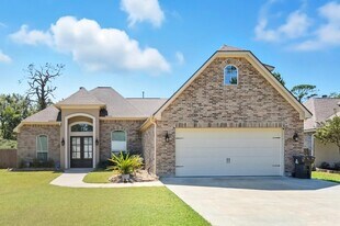 170 Gilmer St in Bridge City, TX - Building Photo