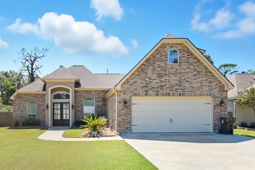 170 Gilmer St in Bridge City, TX - Building Photo
