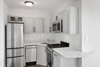 1521 W Sherwin Ave in Chicago, IL - Building Photo - Building Photo