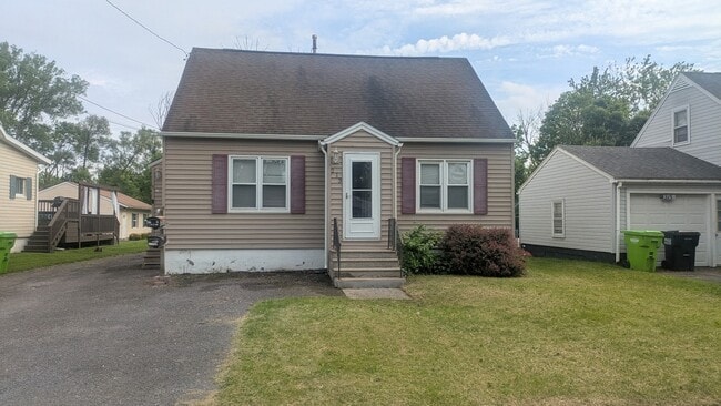 property at 213 Garden City Dr