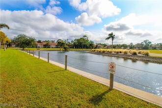 190 Turtle Lake Ct in Naples, FL - Building Photo - Building Photo