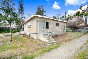1659 W Nicolet St in Banning, CA - Building Photo