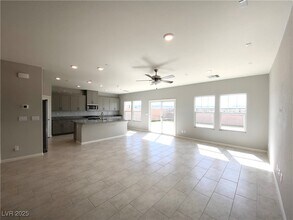 393 Winter Dove Ave in Henderson, NV - Building Photo - Building Photo