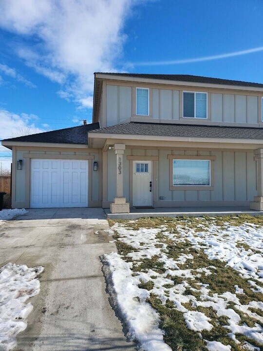 1303 N Daniel St in Moses Lake, WA - Building Photo
