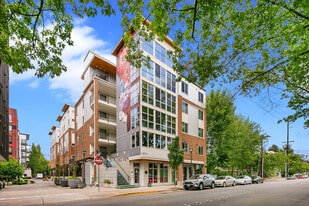 162TEN in Redmond, WA - Building Photo