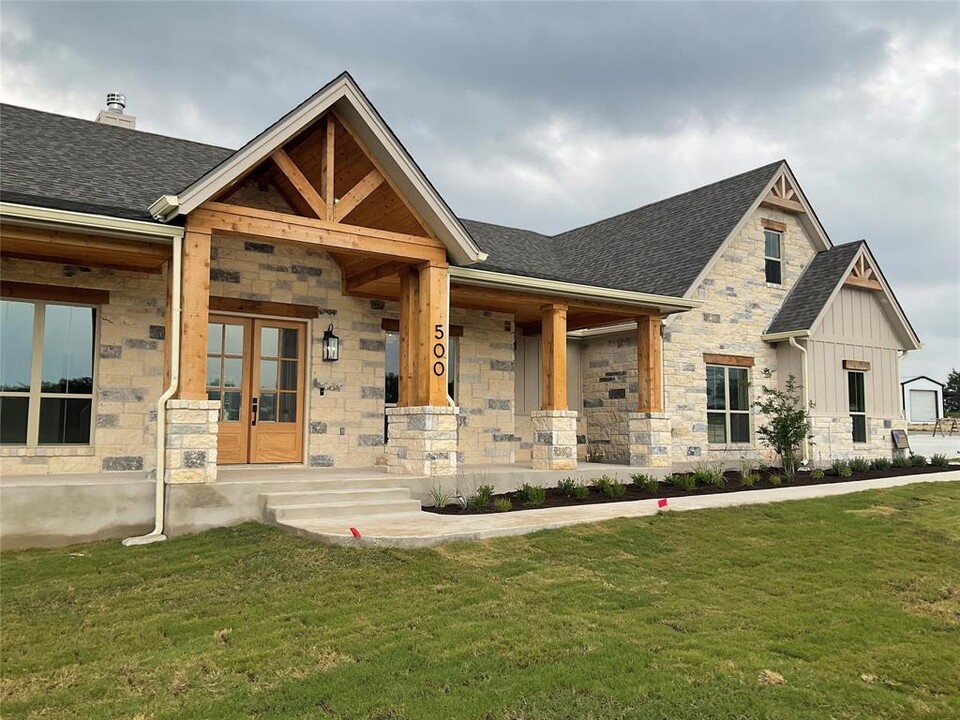 500 Yellow Senna Pl in Liberty Hill, TX - Foto de edificio