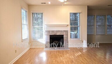 214 Riverwalk Cir in Cary, NC - Building Photo - Building Photo