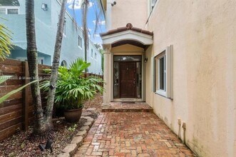 3049 Mary St in Miami, FL - Building Photo - Building Photo