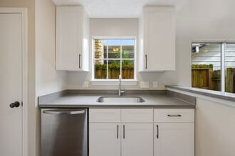 909 Littleport Ln in Channelview, TX - Foto de edificio - Building Photo