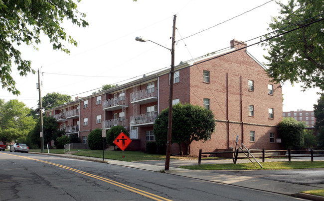 Park Lyn in Arlington, VA - Foto de edificio - Building Photo