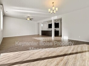 2337 E Danzee Dr in Boise, ID - Building Photo - Building Photo