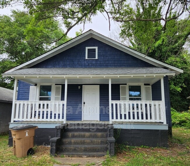 property at 901 Walnut St
