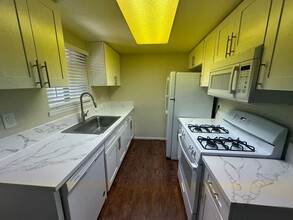 624 W Graaf Ave-Unit -B in Ridgecrest, CA - Building Photo - Building Photo