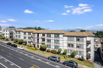 Eastmoor Apartments in Daly City, CA - Foto de edificio - Building Photo