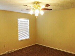 8778 Woodridge Dr in Florence, KY - Building Photo - Building Photo