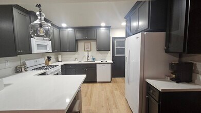 6025 Dipper St in San Diego, CA - Building Photo - Building Photo