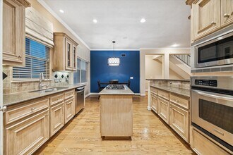 5706 Blossom St in Houston, TX - Building Photo - Building Photo