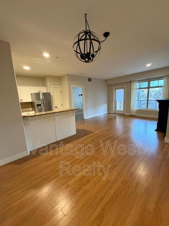 2551-2551 Shoreline Dr in Lake Country, BC - Building Photo