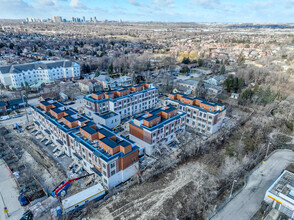 Applewood Towns in Mississauga, ON - Building Photo - Building Photo