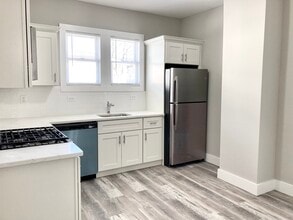 72 Clinton Pl, Unit 2 East in East Rutherford, NJ - Foto de edificio - Building Photo