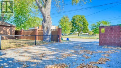 1110 Simcoe St S in Oshawa, ON - Building Photo - Building Photo