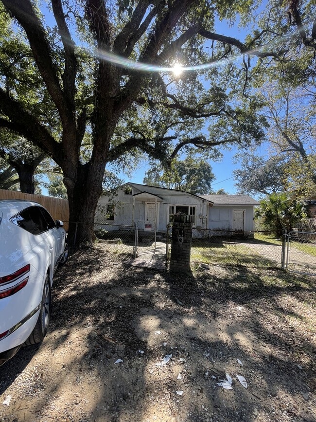 property at 2015 W Yonge St