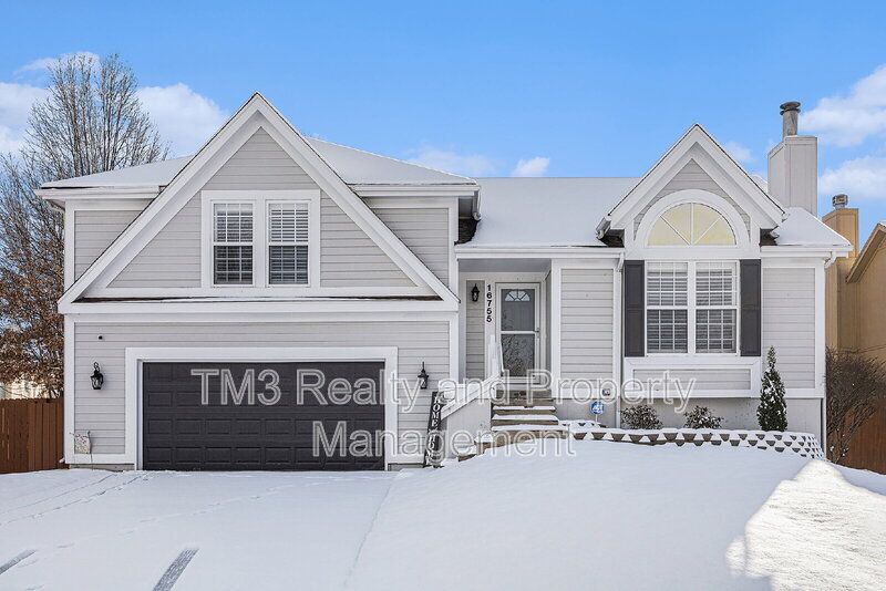 16755 W 156th Terrace in Olathe, KS - Building Photo