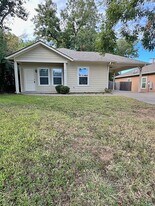 817 W Lamar St in Sherman, TX - Building Photo