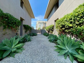 South Delaware Apartments in San Mateo, CA - Foto de edificio - Building Photo