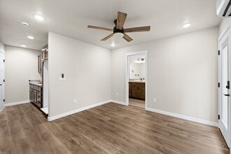 7857 Houston Lp in Medford, OR - Building Photo - Building Photo