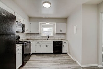 The Lenox Apartment Homes in Indianapolis, IN - Building Photo - Building Photo