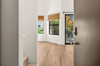4000 Carman Dr in Lake Oswego, OR - Foto de edificio - Building Photo