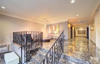 1105 Spring St-Unit -710 in Seattle, WA - Foto de edificio - Building Photo