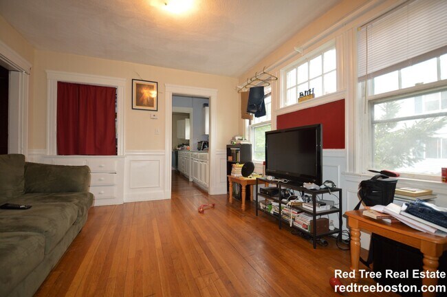 95 Beechcroft St, Unit 2 in Boston, MA - Building Photo - Building Photo