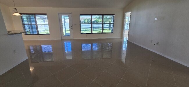 3925 Agualinda Blvd in Cape Coral, FL - Building Photo - Building Photo