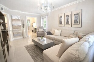 70 NW 31st St in Miami, FL - Building Photo