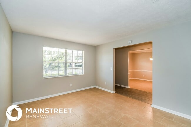 1113 Grove Park Dr S in Orange Park, FL - Foto de edificio - Building Photo