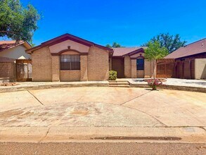 407 Carreta Ct in Laredo, TX - Building Photo - Building Photo