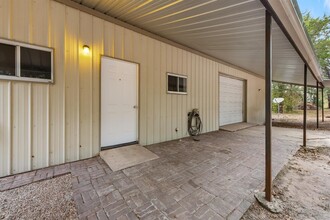 6601 Fountain Switch Rd in Bryan, TX - Foto de edificio - Building Photo