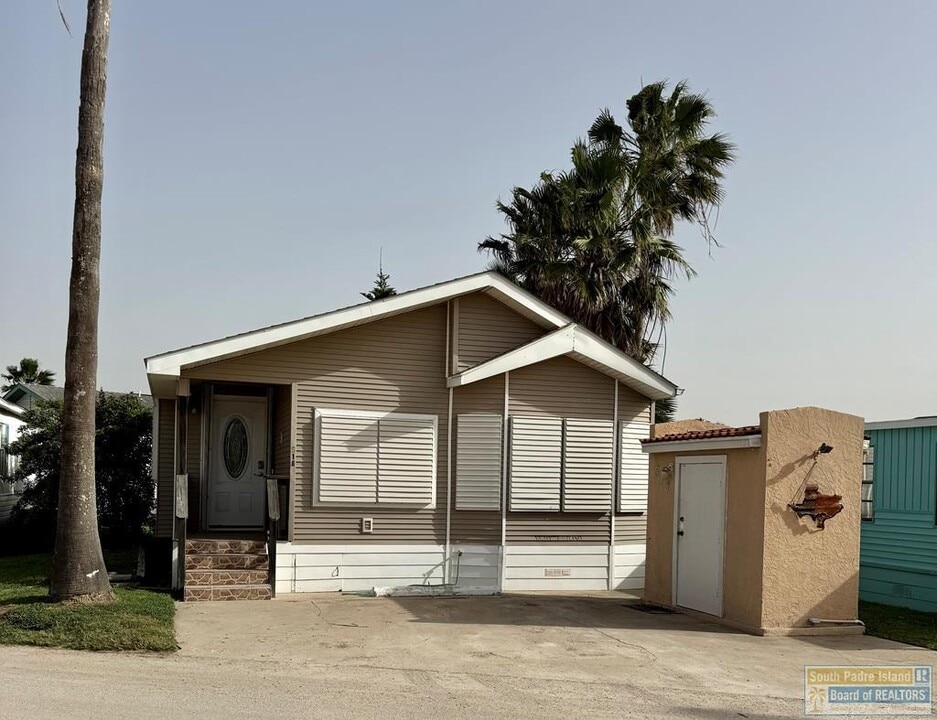 518 W Clam Cir in Port Isabel, TX - Building Photo