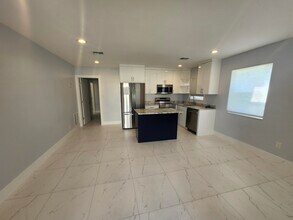 511 NW 60th Way in Hollywood, FL - Building Photo - Building Photo