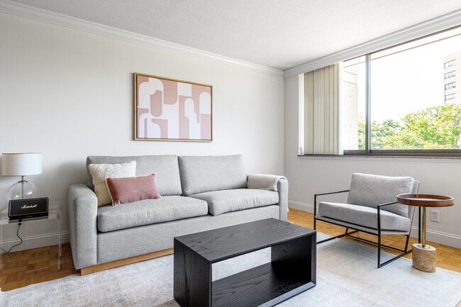 221 Massachusetts Ave