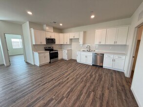 9207 Prometheus Dr in Bakersfield, CA - Building Photo - Building Photo