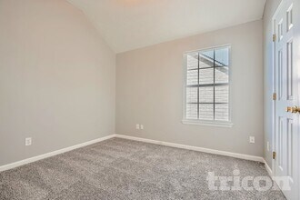 3250 Diamond Blf in Union City, GA - Foto de edificio - Building Photo